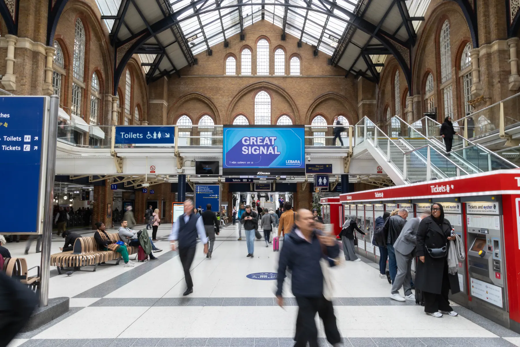 Liverpool Street placement from Double W's Smarter Mobile Network campaign for Lebara, 2025.