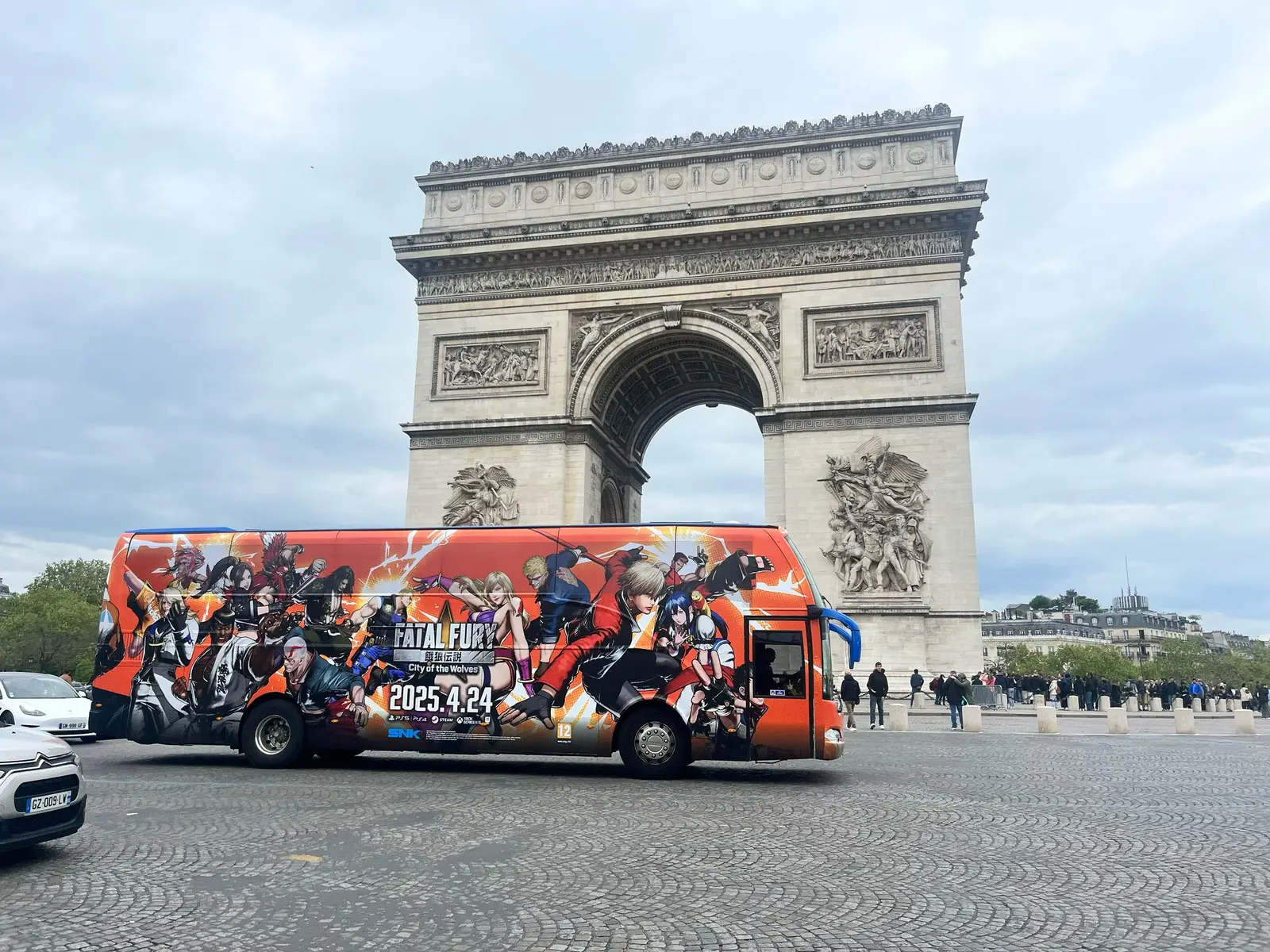 Fatal Fury: City of the Wolves fully wrapped campaign bus passing the Arc de Triomphe in Paris